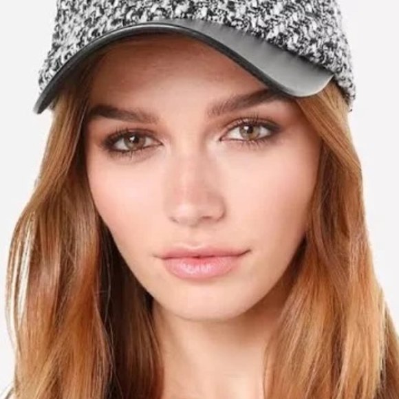 💥CHIC & STYLISH💥 Vintage Tweed Logo Hat with Contrast Leather Bill - Picture 15 of 15